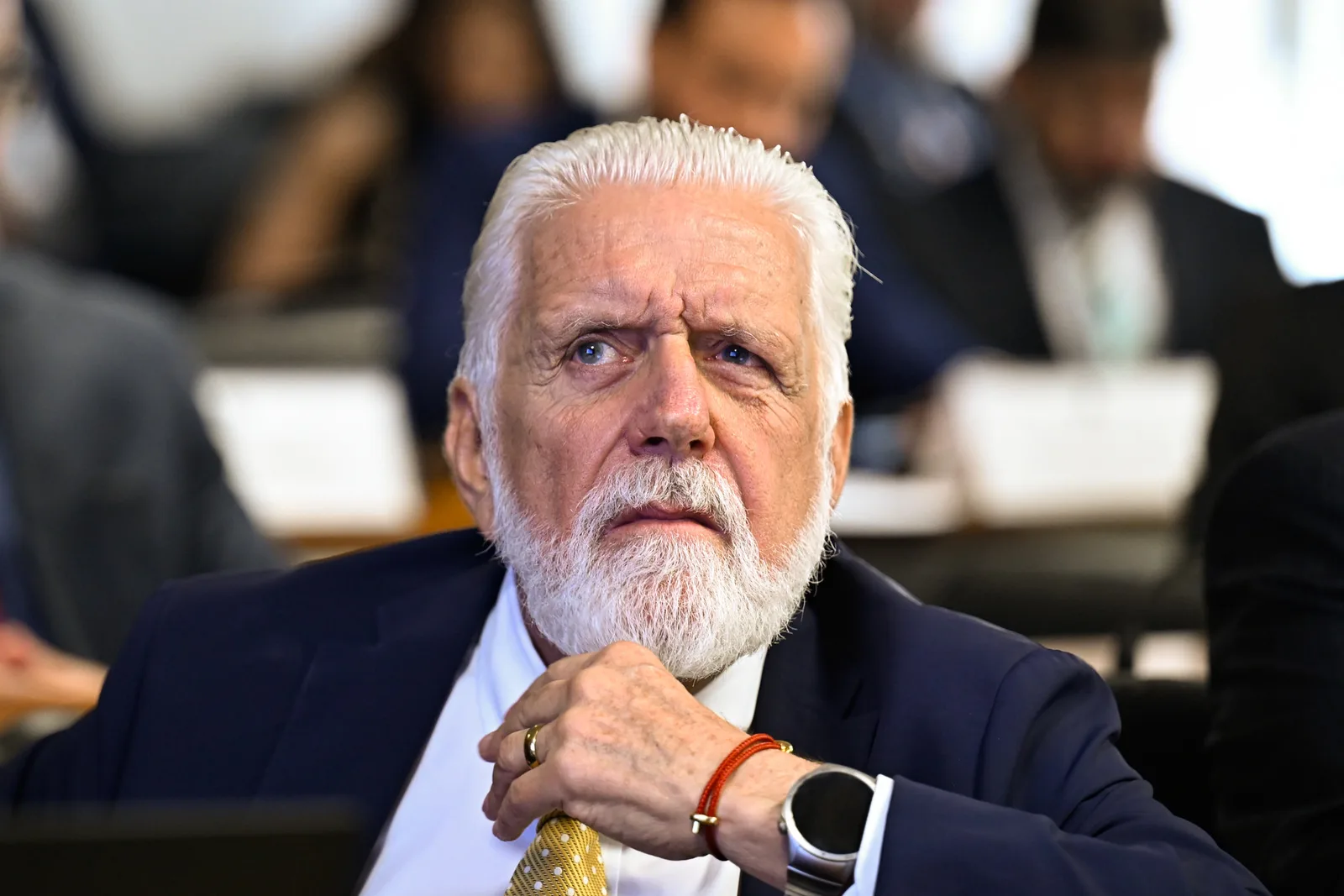 PF aponta suspeitas de corrupção envolvendo Jaques Wagner e executivos do Banco Master