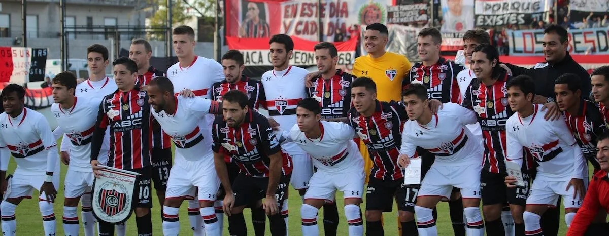 São Paulo e Chacarita mantêm laços construídos em arquibancadas argentinas