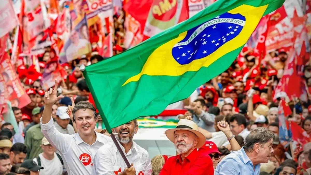 Lula faz caminhada com Elmano de Freitas em Fortaleza