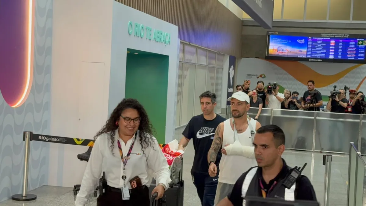Arrascaeta desembarca no Rio e fará exames antes de cirurgia no punho