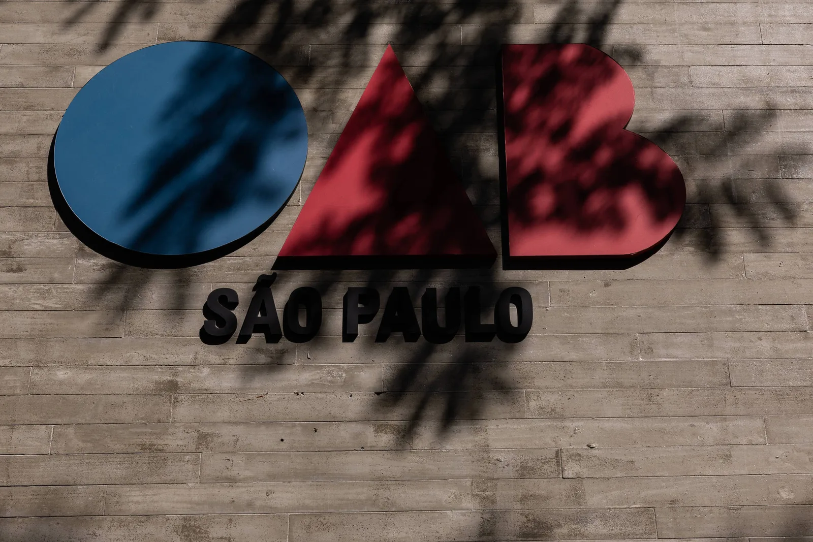 OAB-SP vai à Justiça contra plataforma de IA voltada ao setor jurídico