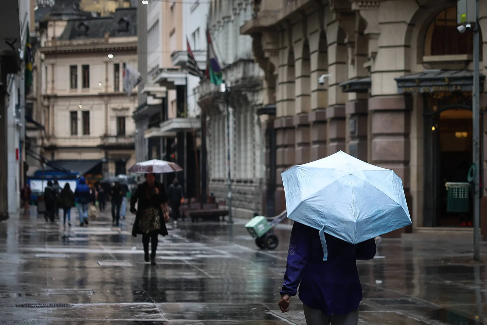 Alerta de chuva e ventos abrange São Paulo nesta segunda-feira