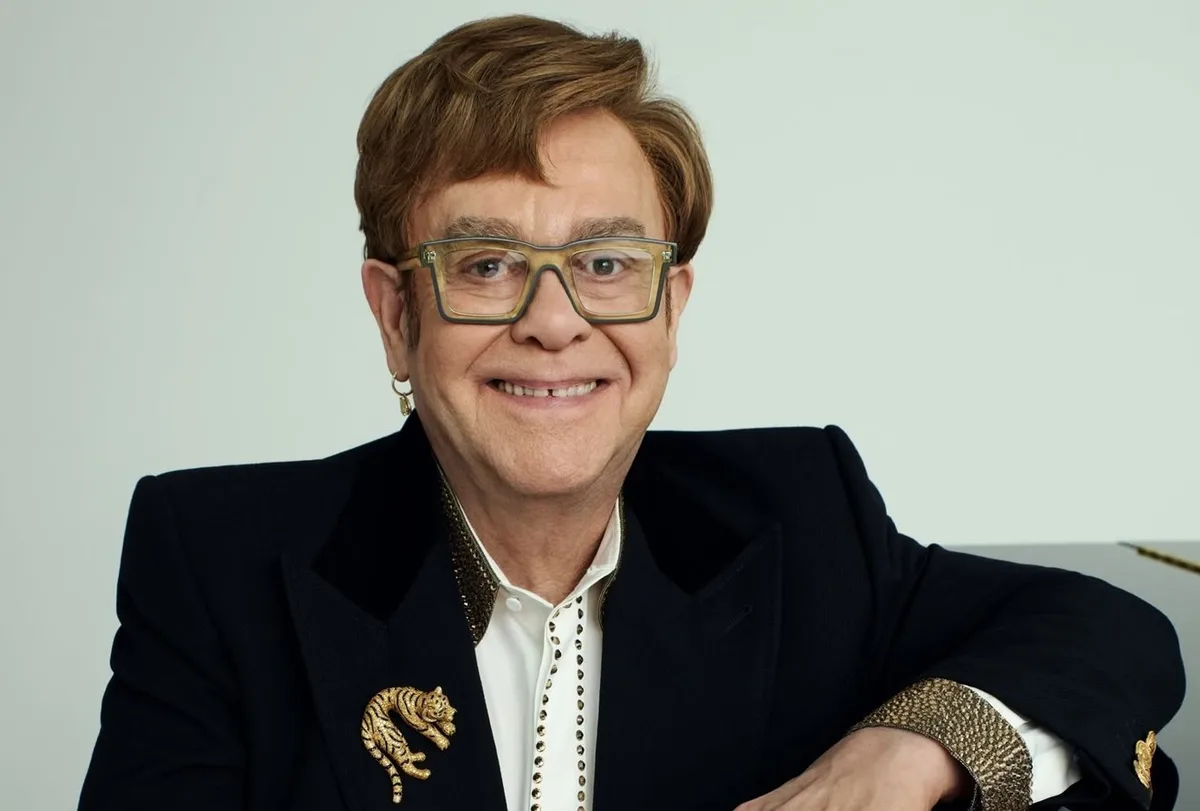 Elton John segue nos palcos em apresentações isoladas após fim da turnê