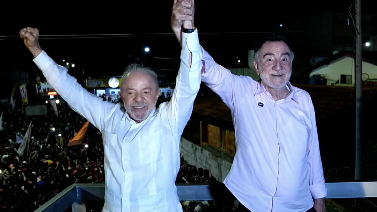 Lula rejeita aliança com Aécio e pede voto conjunto na esquerda