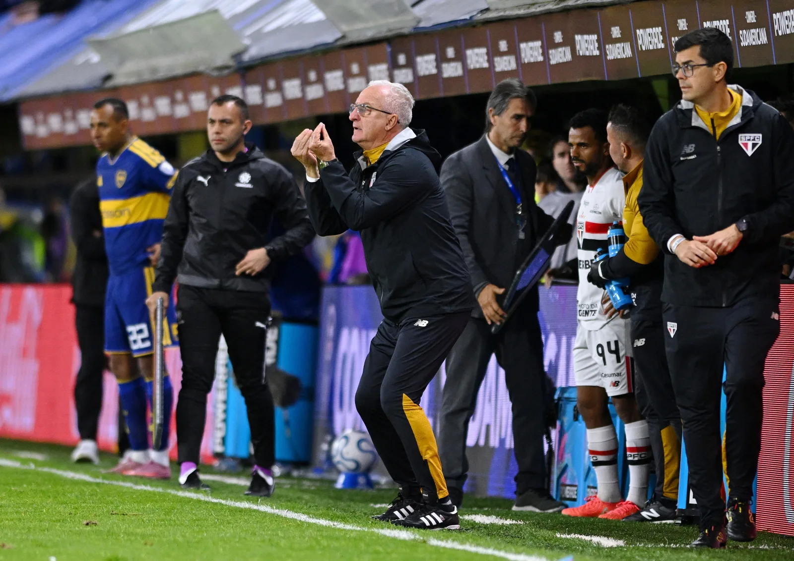 São Paulo perde fora de casa e terá Calleri suspenso na decisão