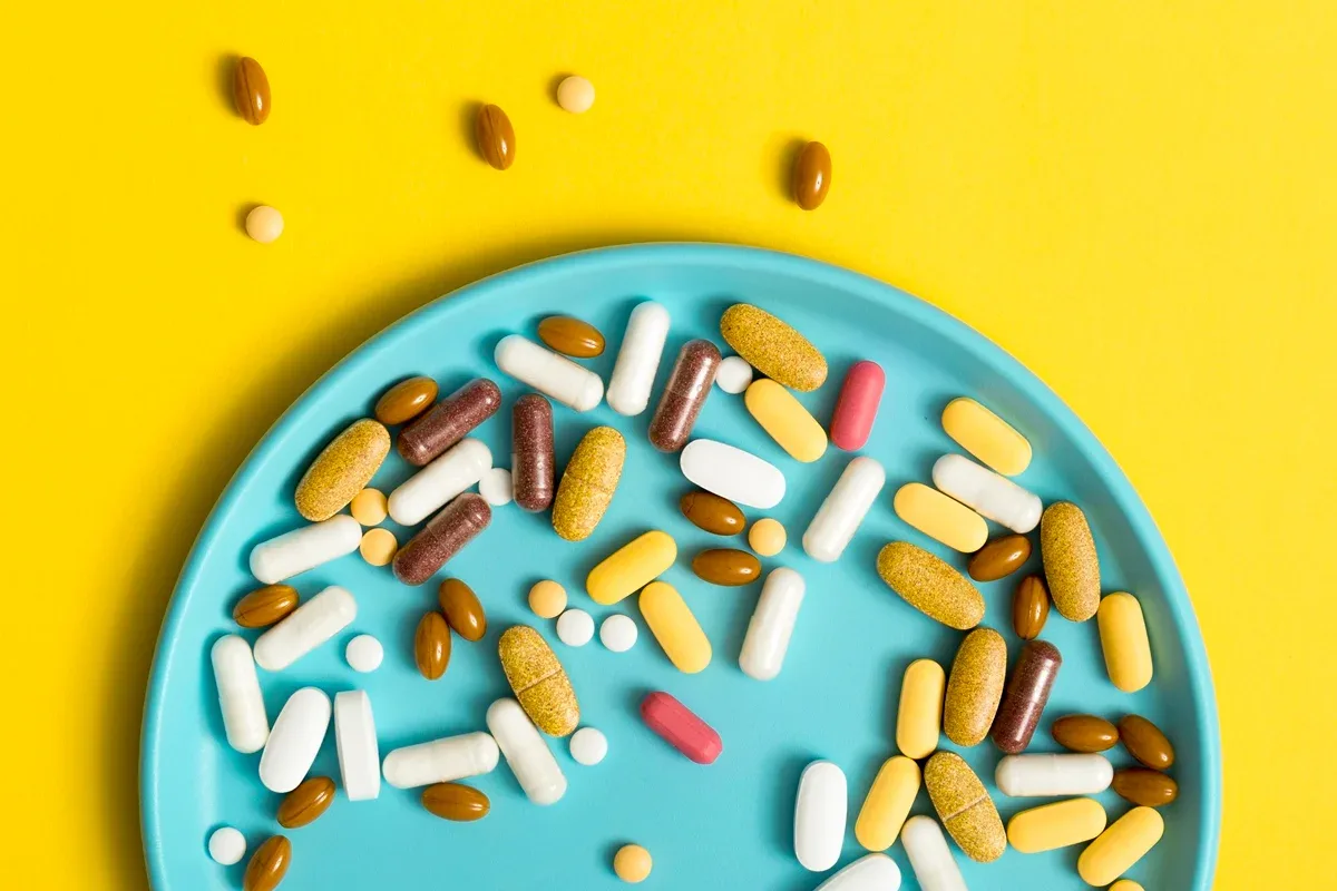 Suplementos podem causar excessos e interagir com remédios, alertam especialistas