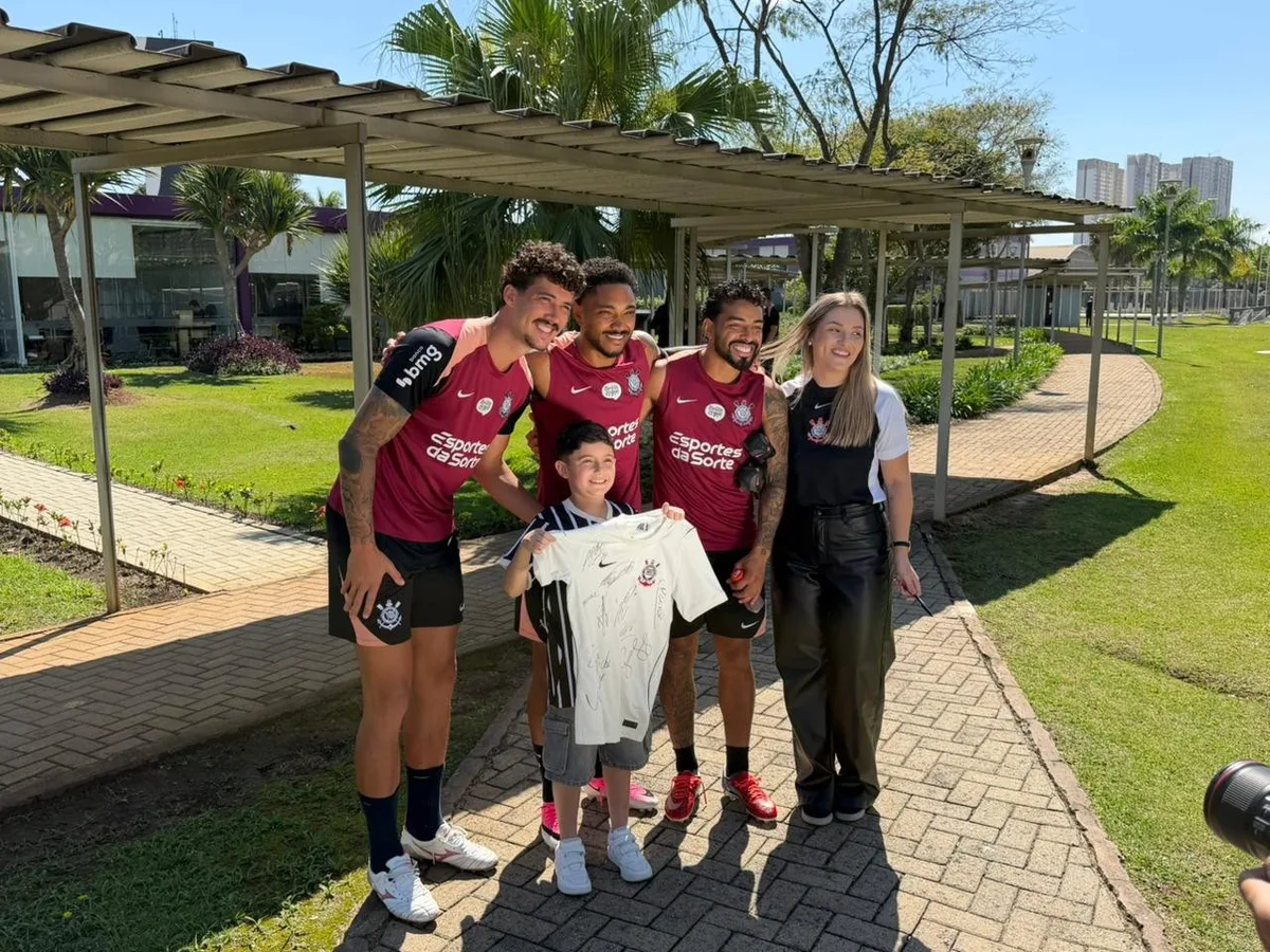 STJD multa Corinthians após ofensas a menino que ganhou camisa de Neymar