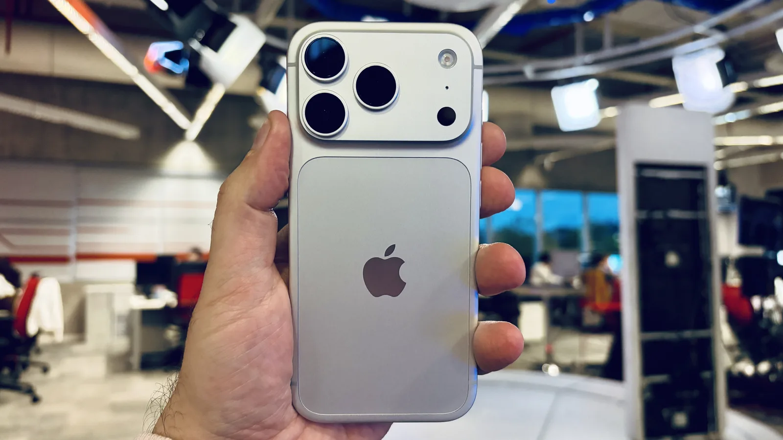 iPhone 18 Pro aposta em abertura variável e ilha dinâmica menor