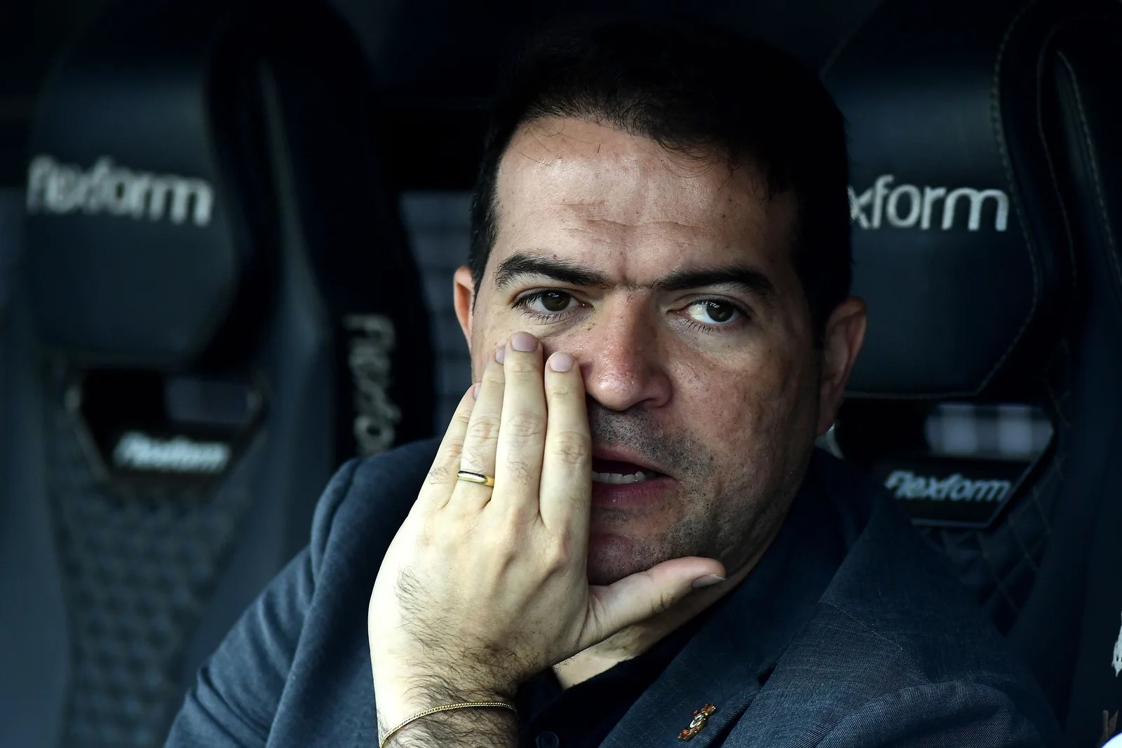 Seedorf ganha força no Corinthians após consulta a Memphis Depay