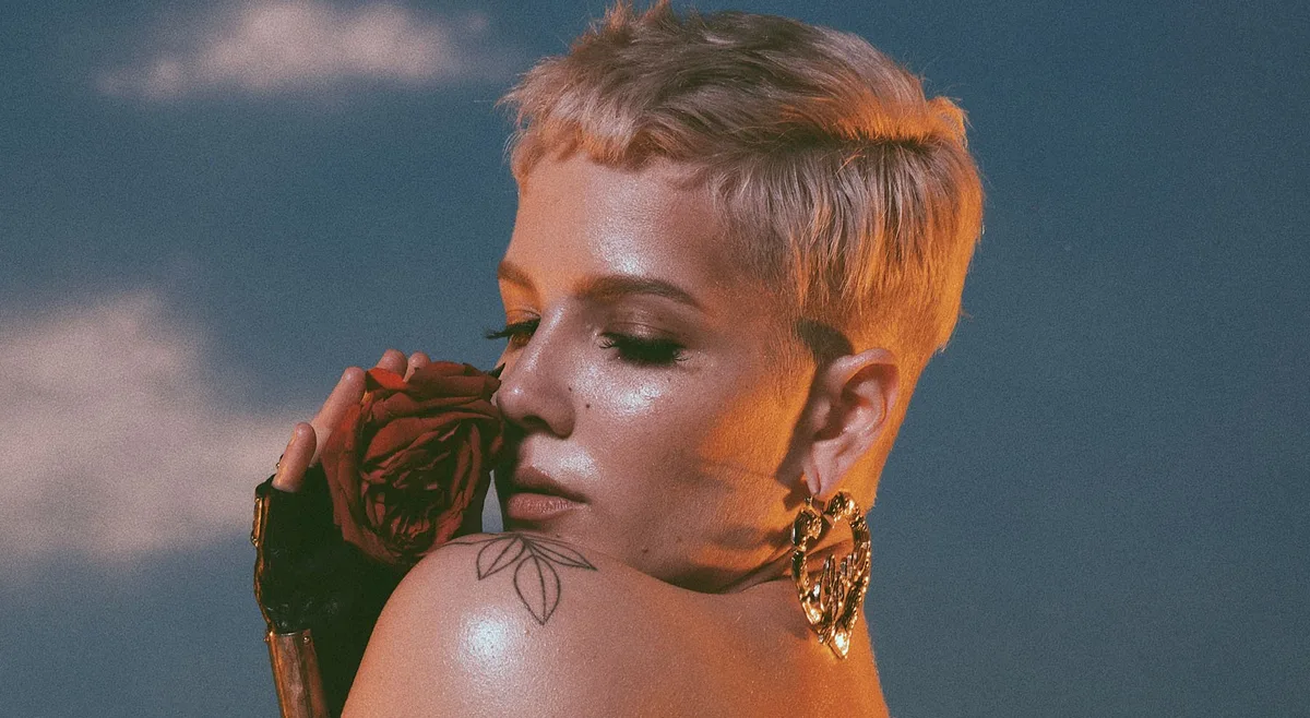 Halsey relata infecção no rosto antes de show no Rock in Rio