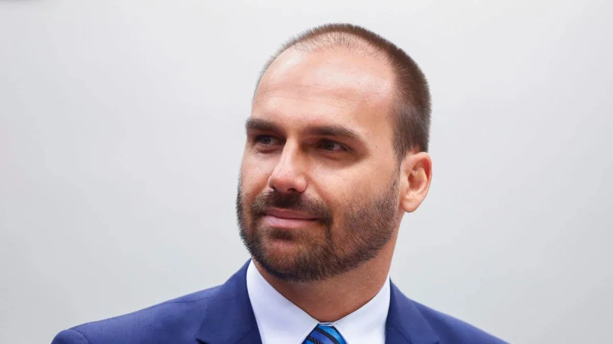 Processo disciplinar termina com saída de Eduardo Bolsonaro da Polícia Federal