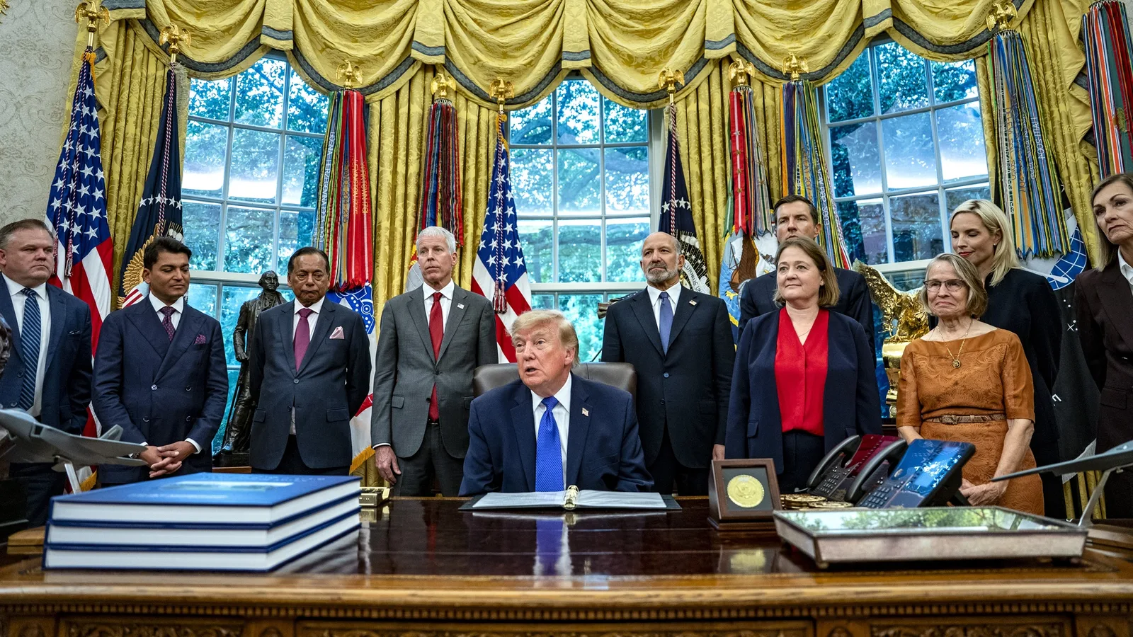 Trump questiona fiança concedida a cinco suspeitos presos no Reino Unido
