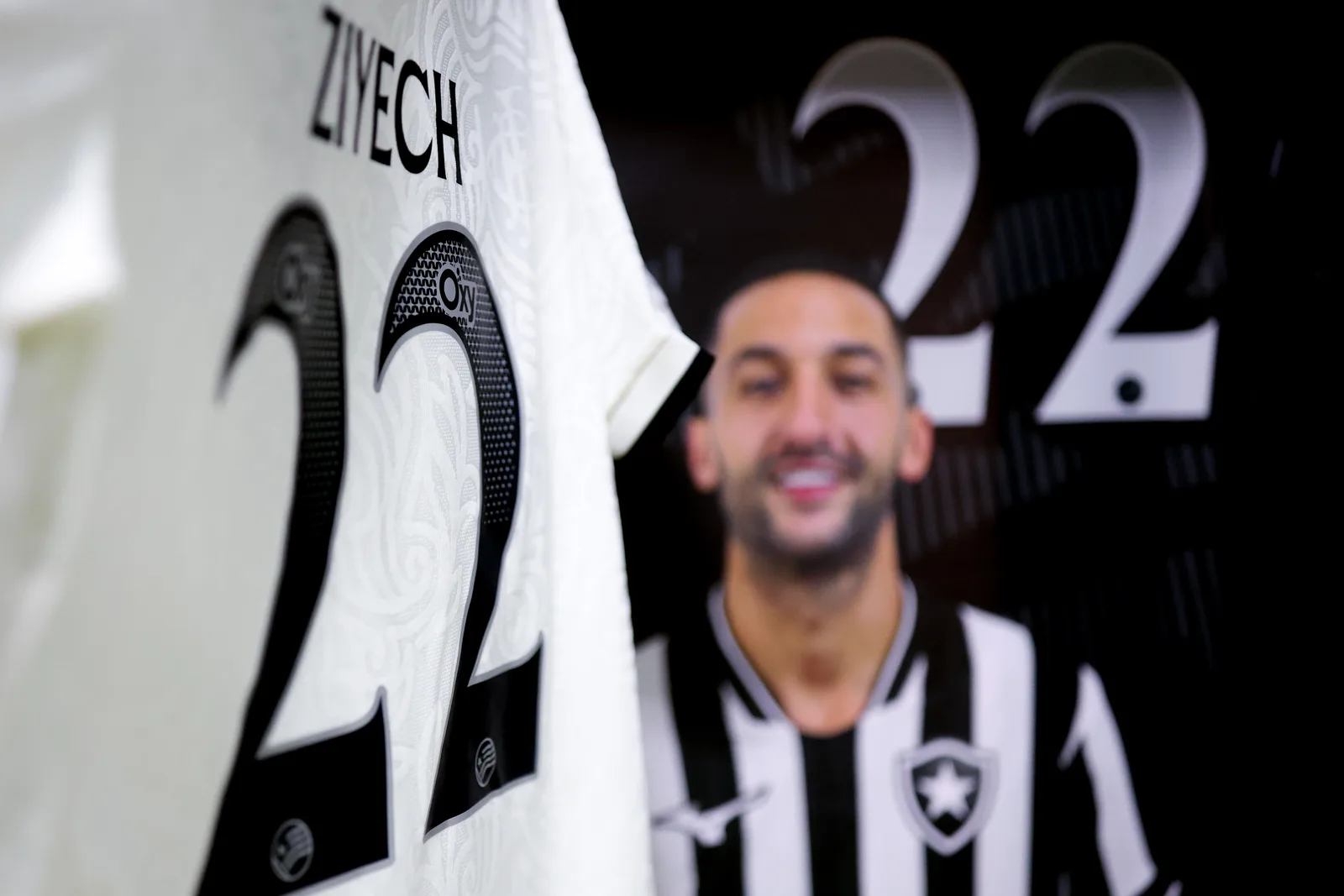Botafogo amplia estratégia no Marrocos após impacto de Ziyech nas redes