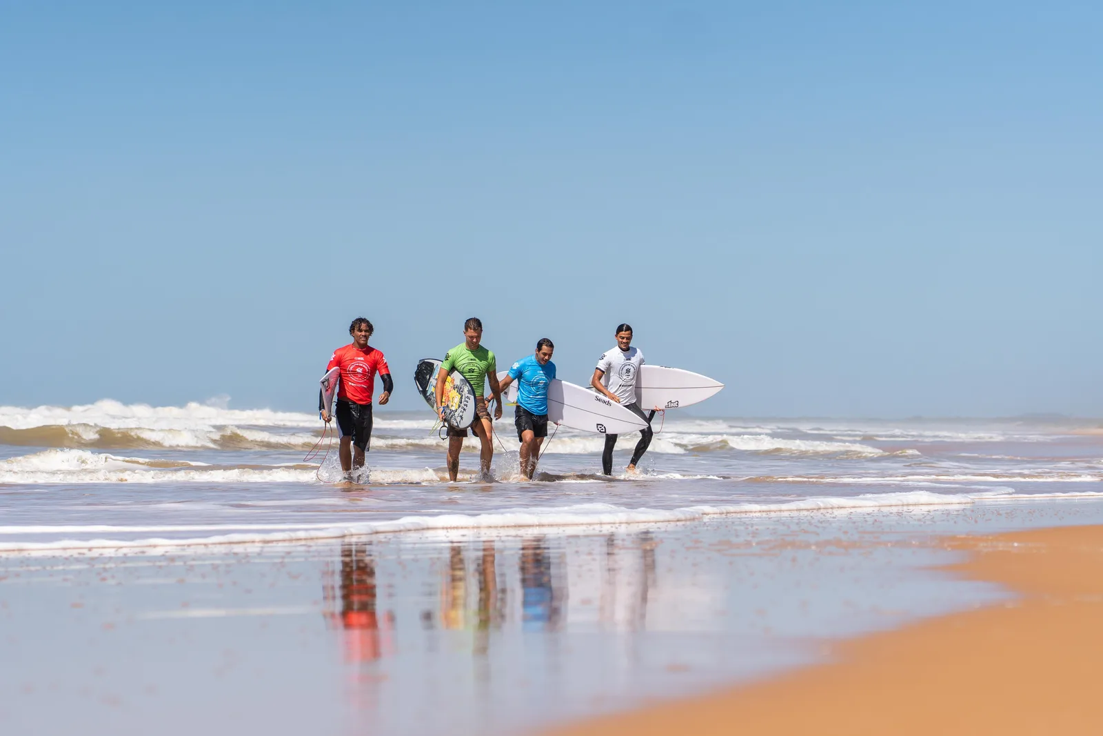 Guarapari leva três capixabas à próxima fase da etapa da WSL