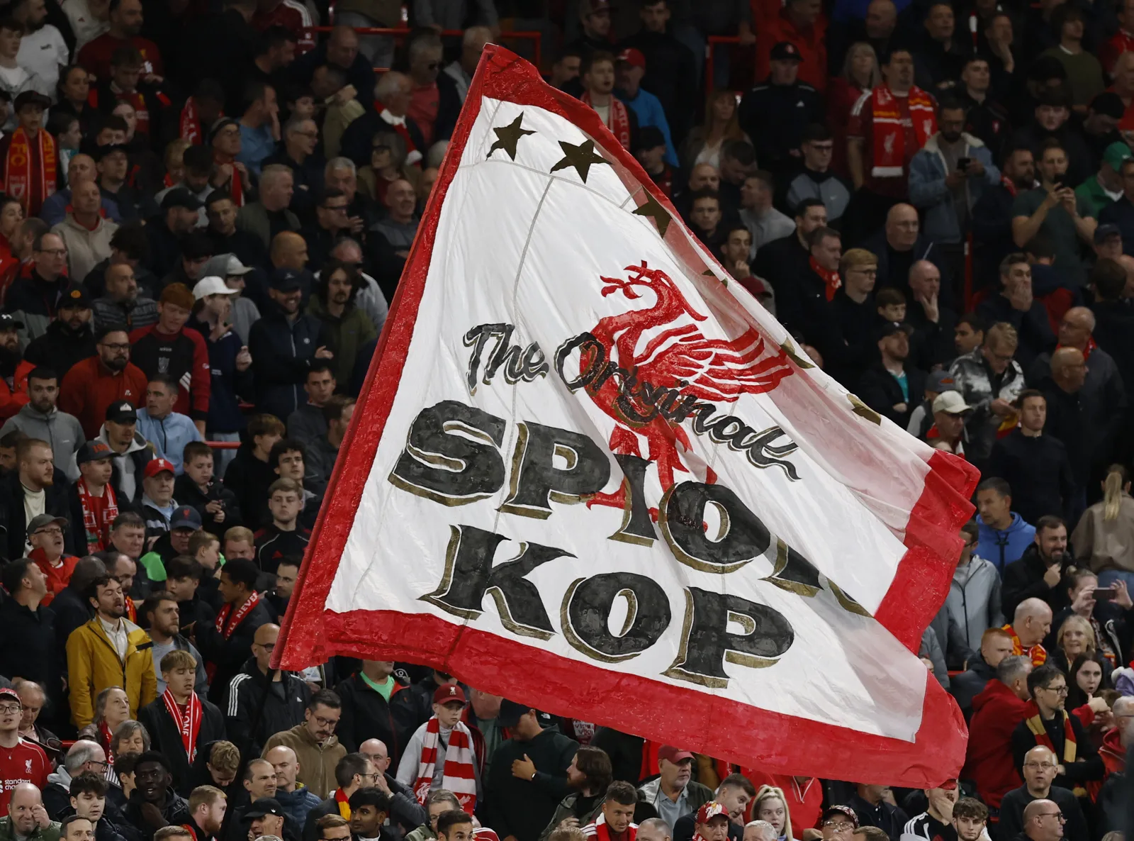 Liverpool prepara recepção hostil ao City após condenação por violações financeiras