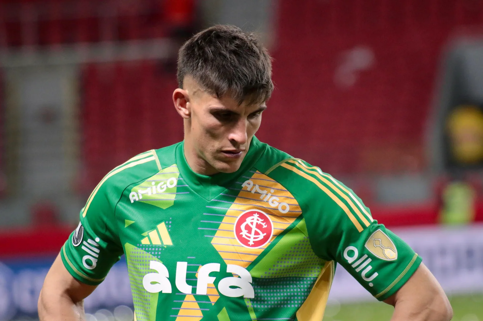 Rochet piora após infiltração e fica distante de renovação com o Inter