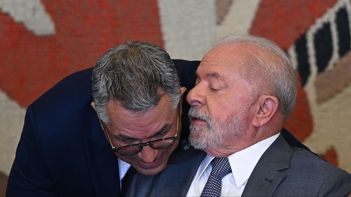 Relatos atribuem a grupo ligado ao PT negociação de fundos para o Master