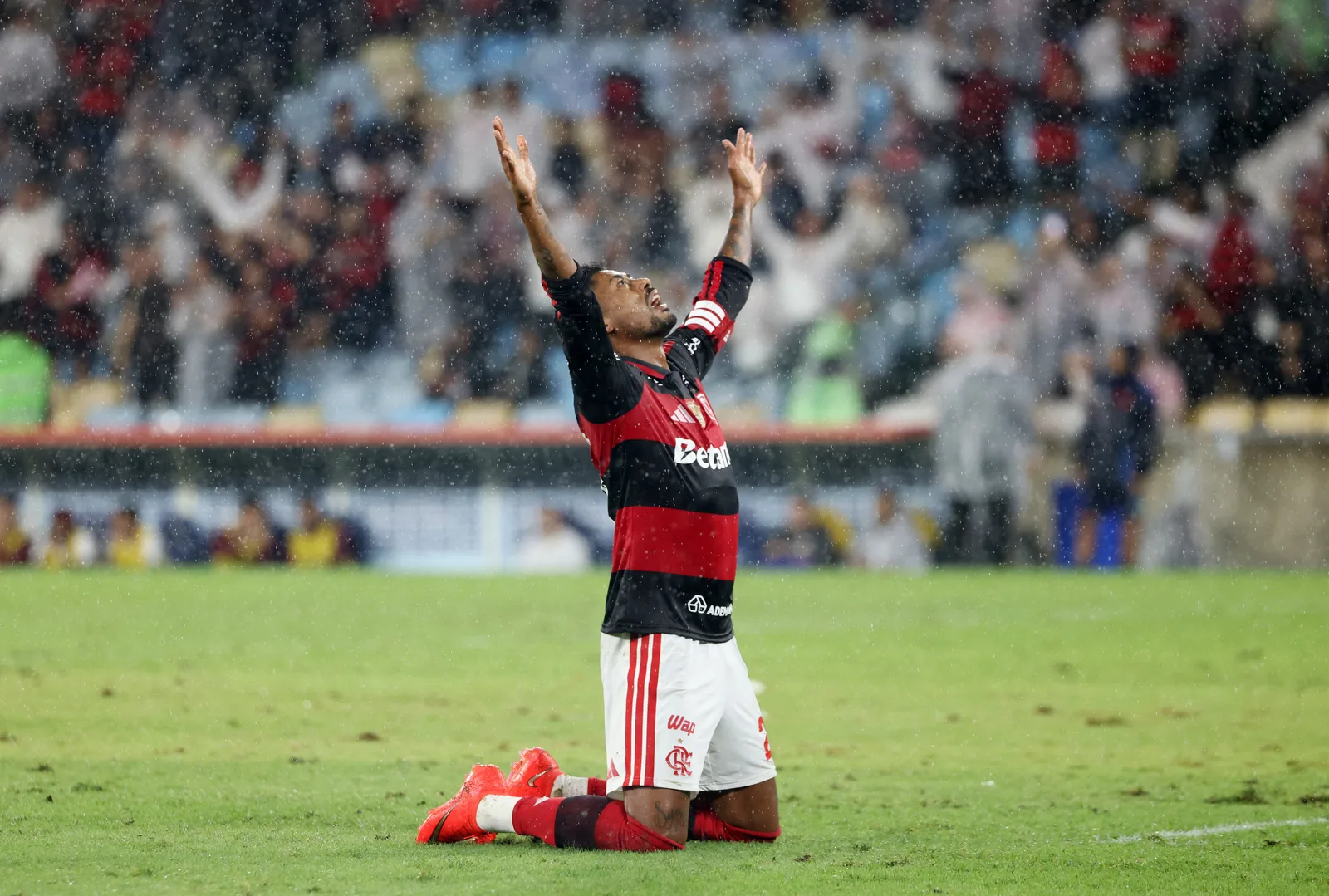 Flamengo chega a 17 pontos no segundo turno; Corinthians segue na última posição