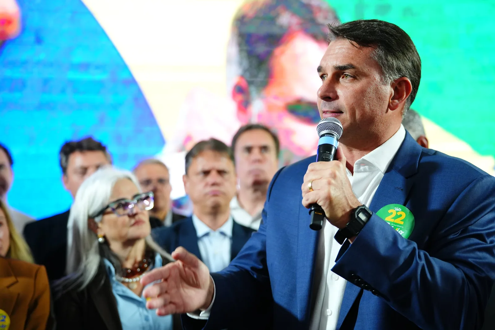 Flaviômetro ranqueia políticos por apoio à campanha de Flávio Bolsonaro