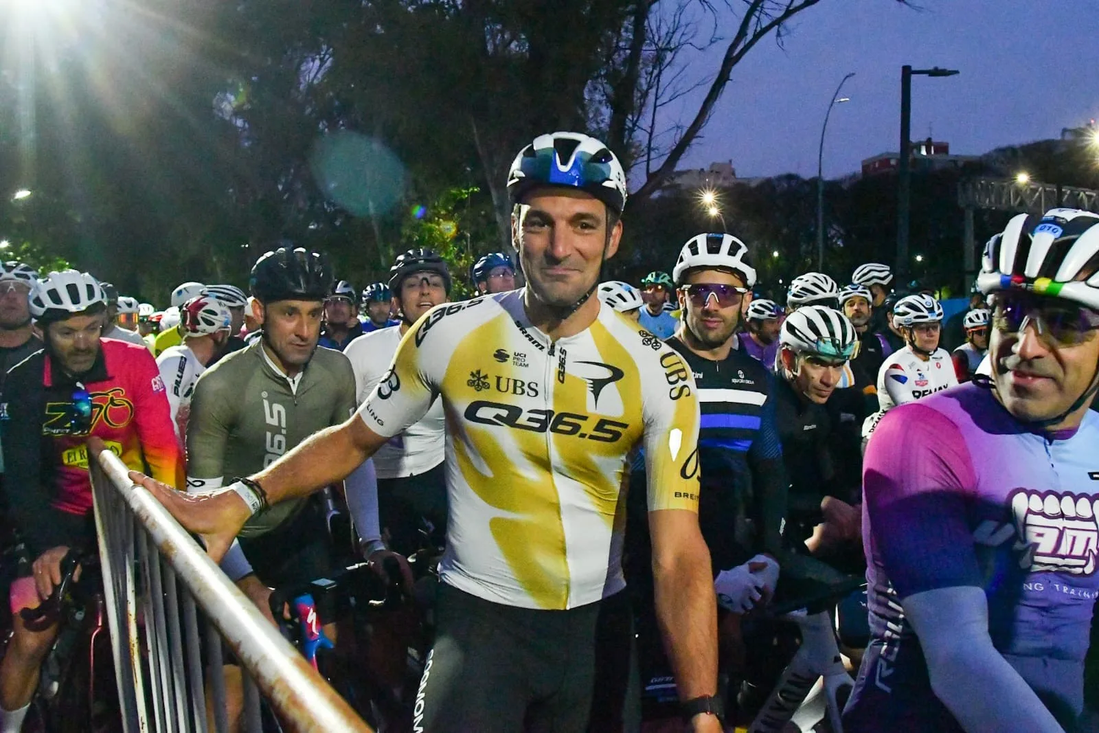 Scaloni completa prova de ciclismo de 129 km em Buenos Aires