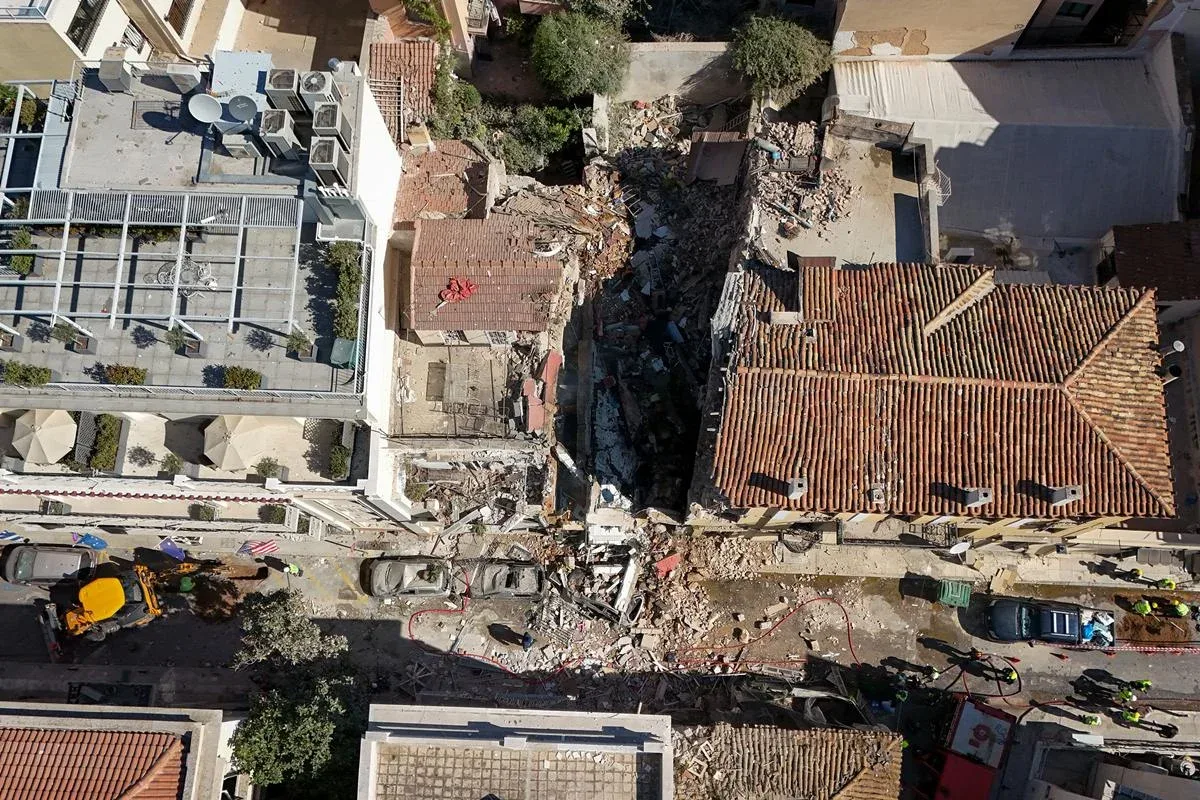Explosão em prédio residencial mata seis pessoas em Atenas