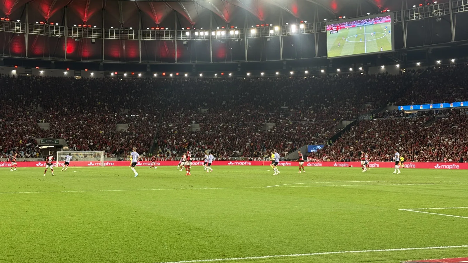 Rossi e Arrascaeta apontam piora do gramado do Maracanã após empate