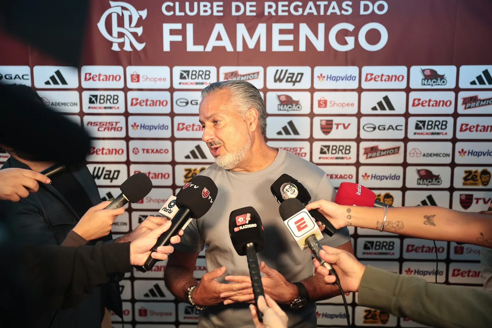 Boto aponta quatro atletas da liga portuguesa como opções para o Flamengo
