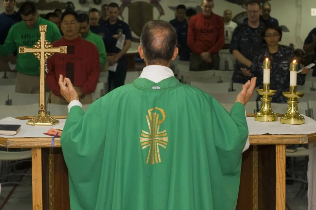 Padre relata experiência espiritual ao não conseguir erguer cálice durante missa