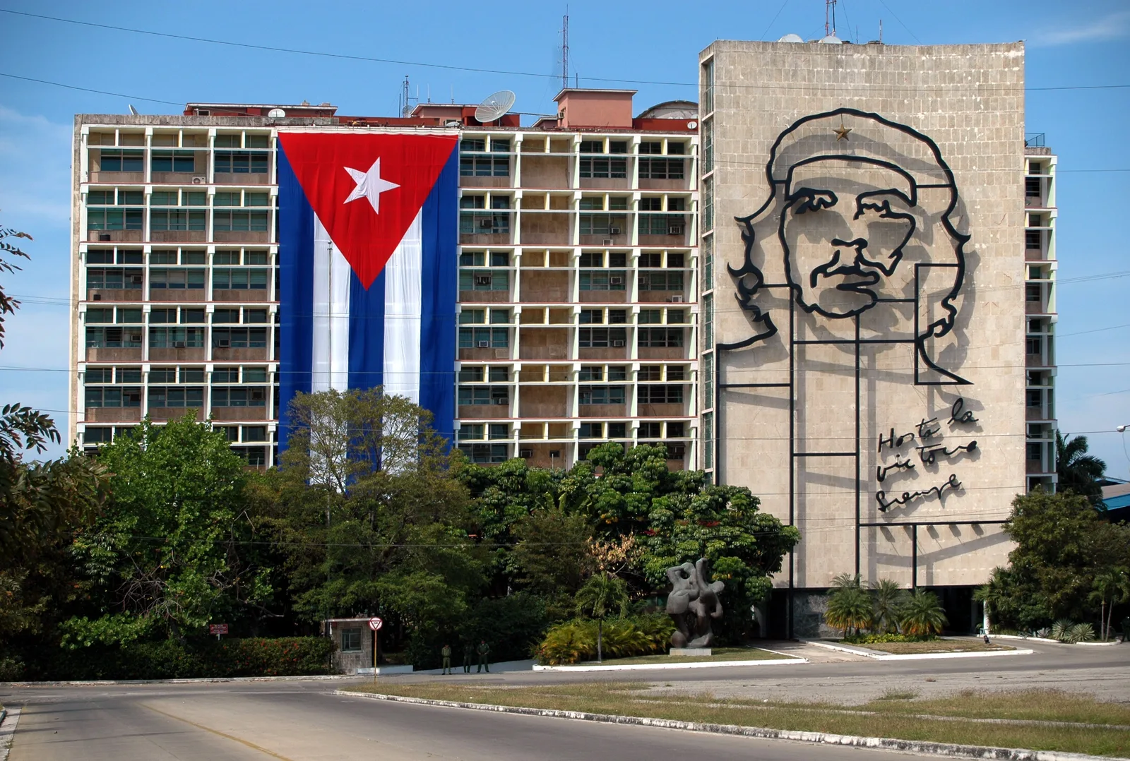 EUA sancionam empresas de níquel e oficiais militares de Cuba