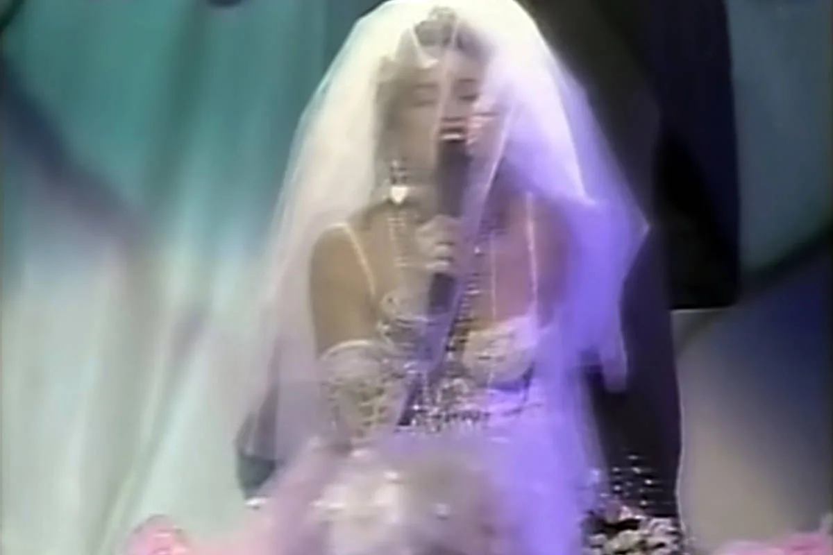 Madonna vence prêmio de Artista do Ano no VMA 2026
