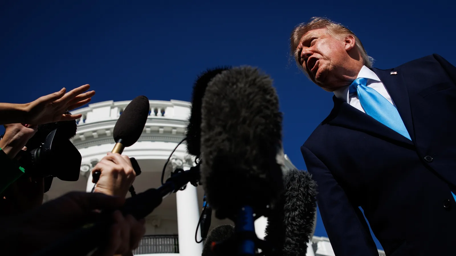 Novo dono da CNN apoia ação contra governo Trump por restrição de acesso