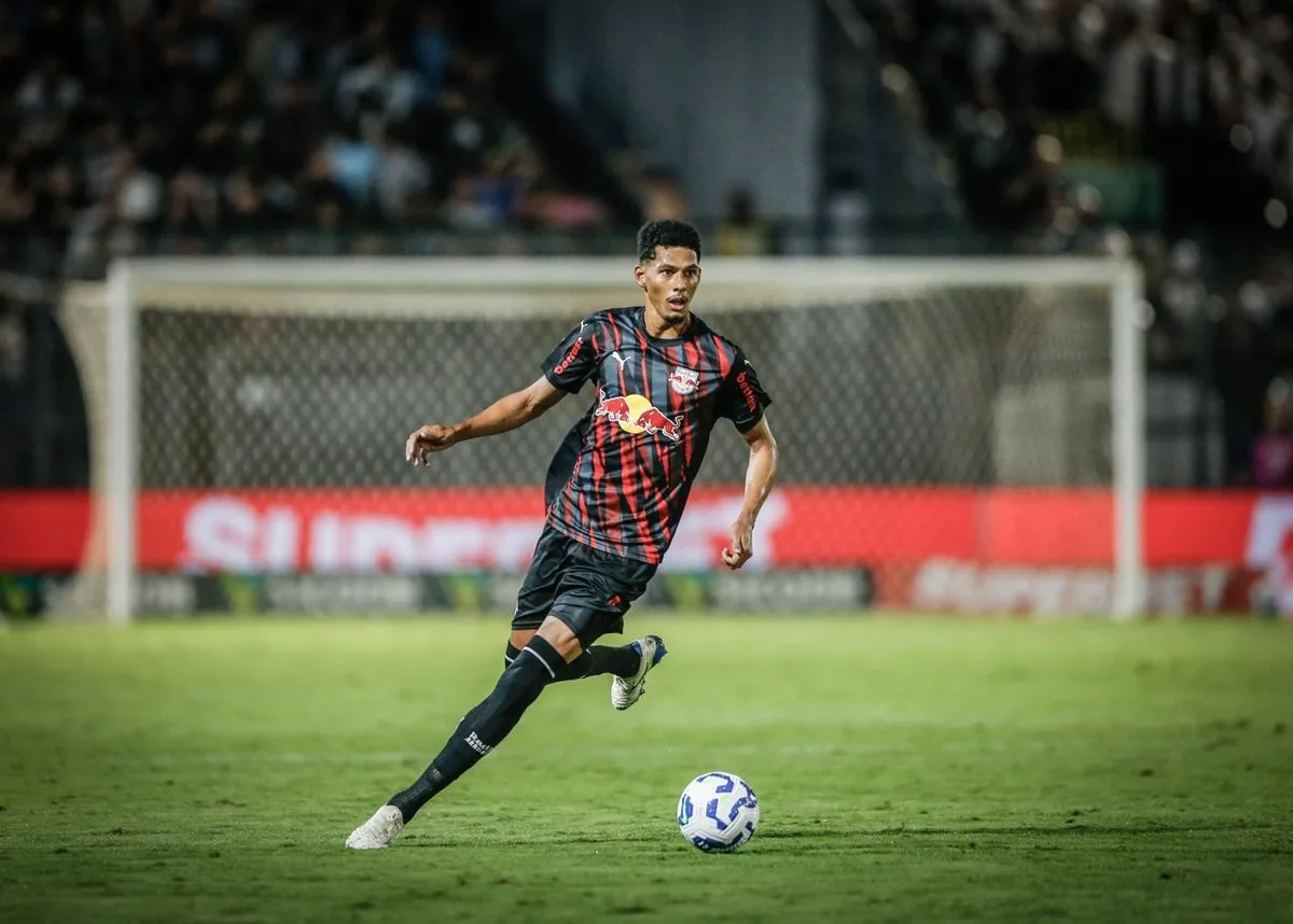 Sasha pode reforçar o Bragantino diante do Botafogo após dores no joelho