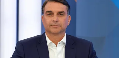 Flávio Bolsonaro terá transmissão contínua no YouTube durante a eleição