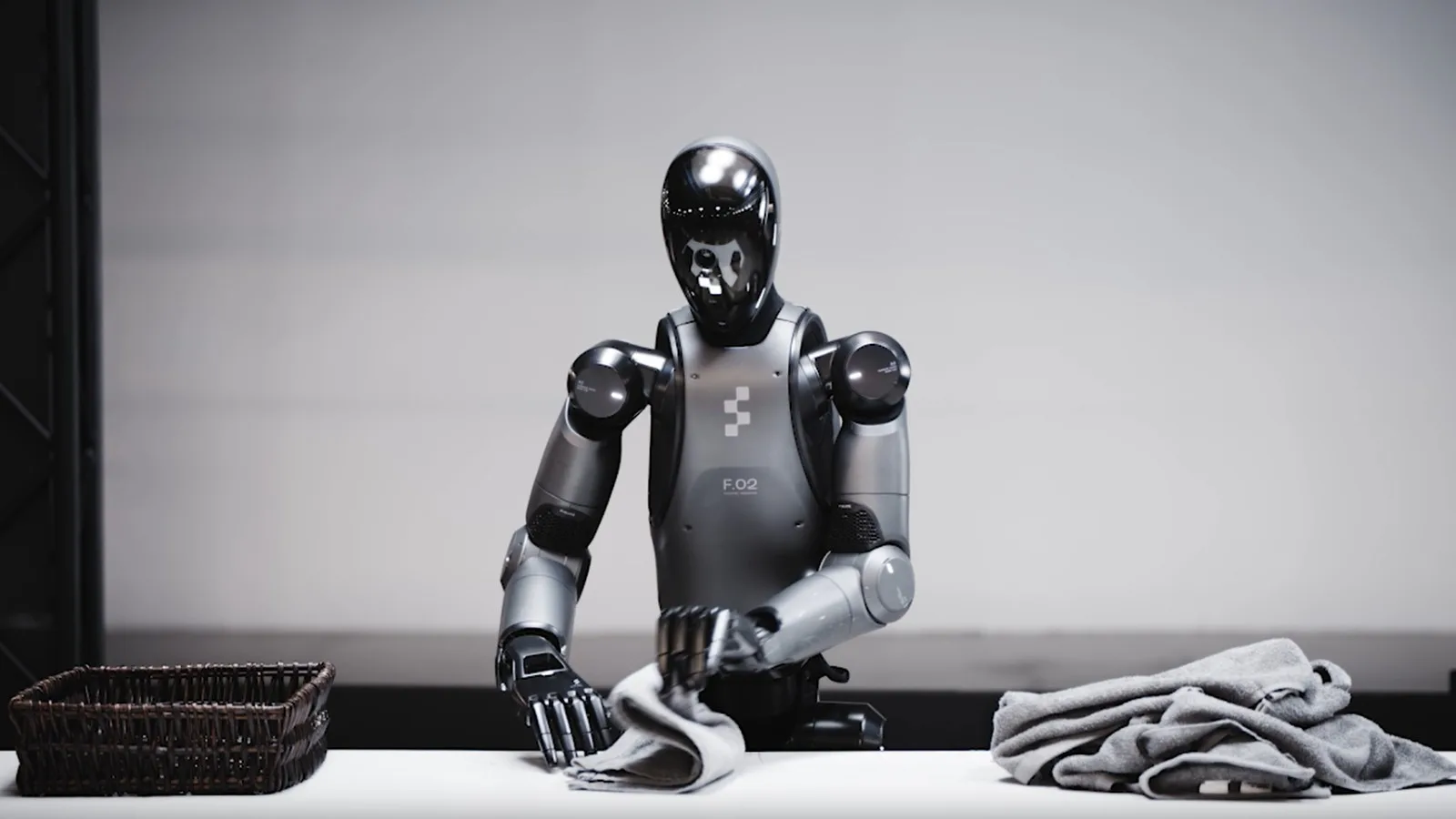 Mercado vende cerca de 7.000 robôs humanoides em 2025