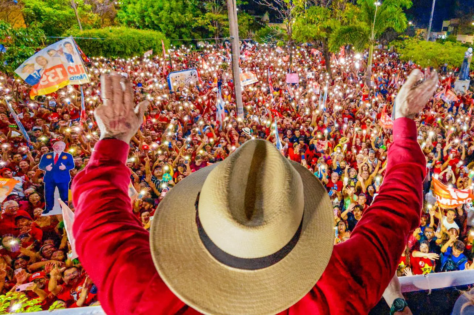 Caminhada de Lula no Ceará termina com intervenção de Janja durante abraço