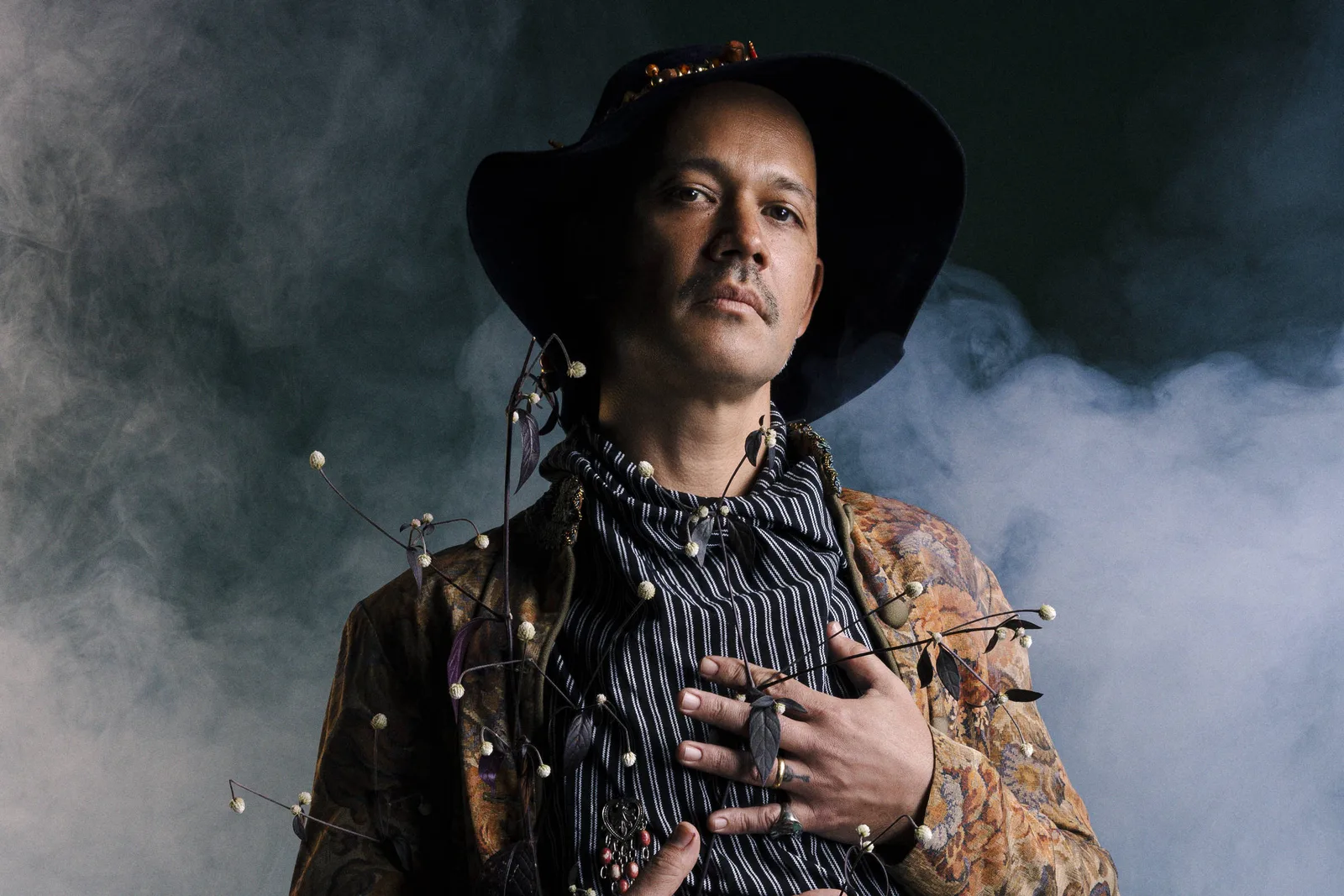 Curumin recria disco de Cassiano com Hyldon no Cine Joia