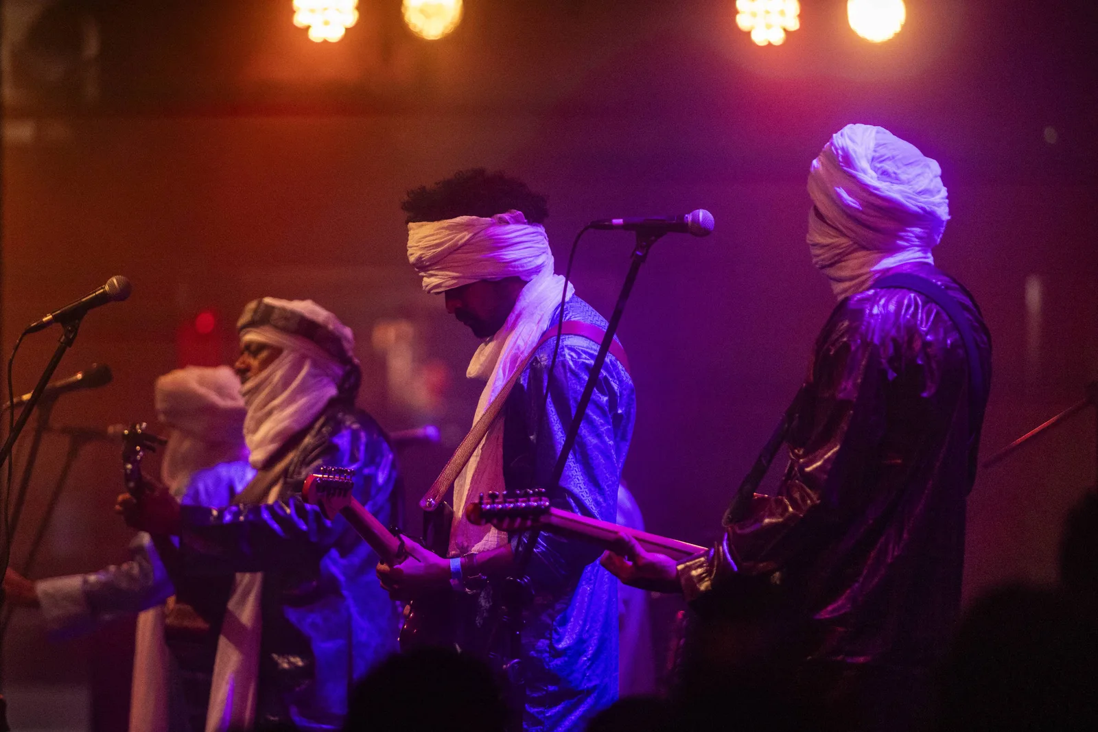 Tinariwen leva a São Paulo a história tuaregue em guitarras e tamasheq