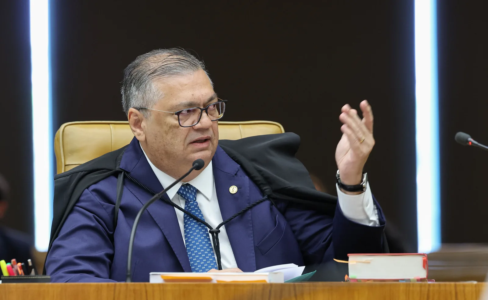Flávio Dino questiona rito de julgamento envolvendo Moraes e Vorcaro