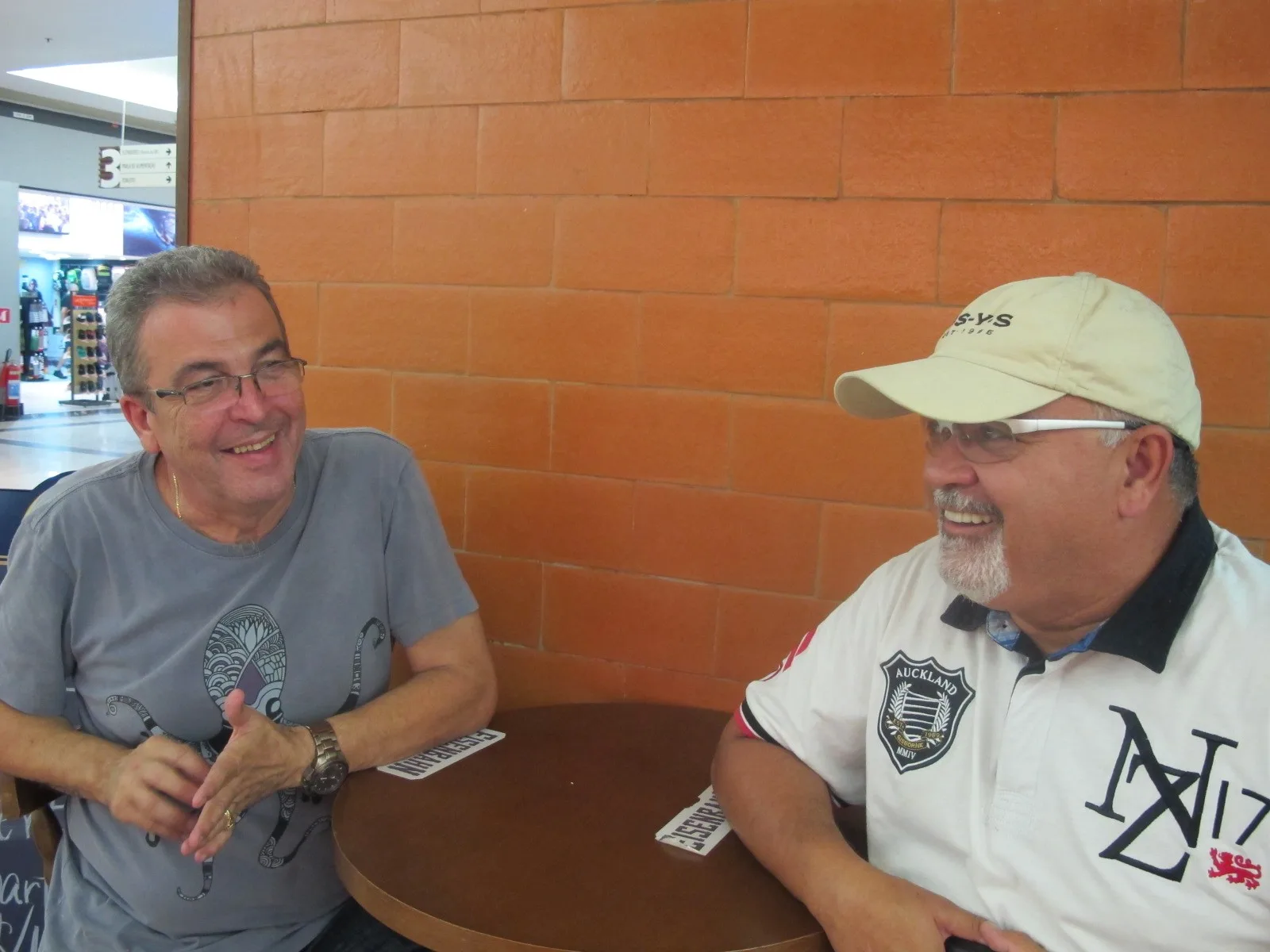 FERJ anuncia minuto de silêncio após morte de Alcides Antunes