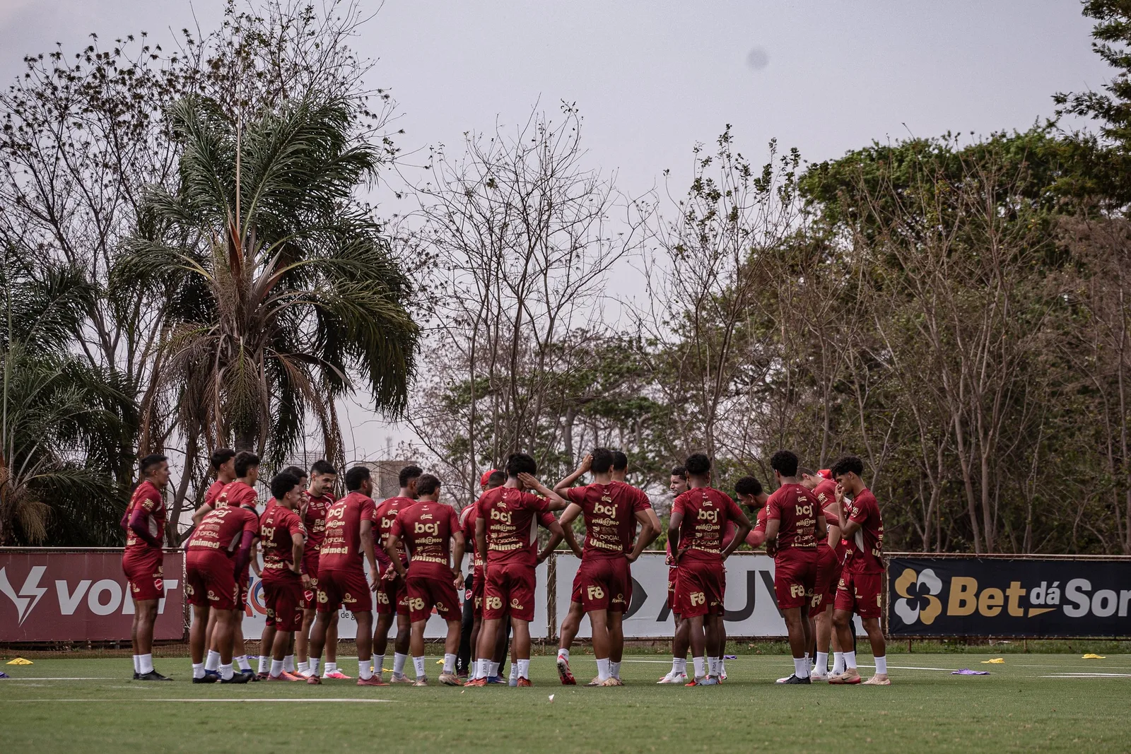 Vila Nova terá baixas e dúvida na defesa para duelo com o Goiás