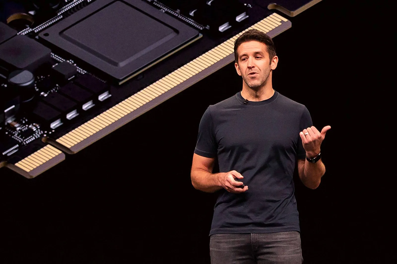John Ternus assume a Apple com foco em produtos e baixa exposição pública