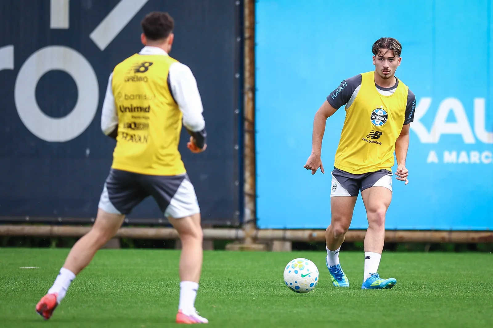 Grêmio avalia mudanças no time antes de duelo com o Vitória