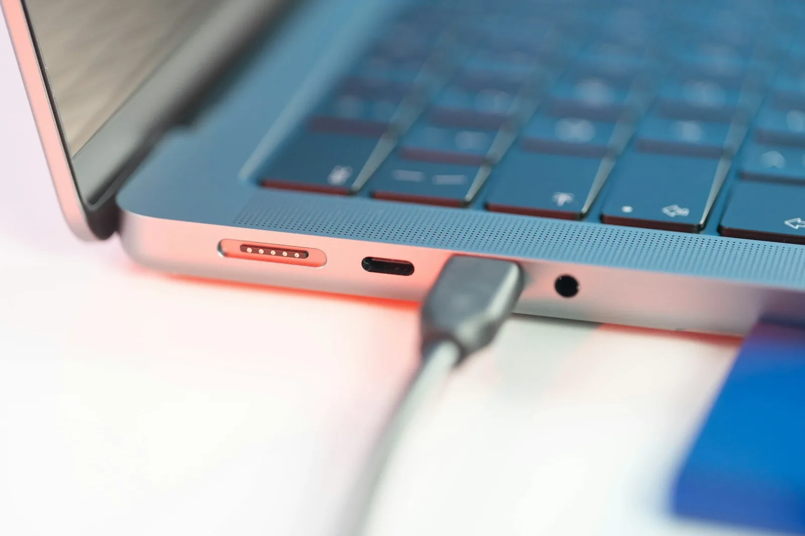 Calor e carregador inadequado podem reduzir a vida útil do notebook