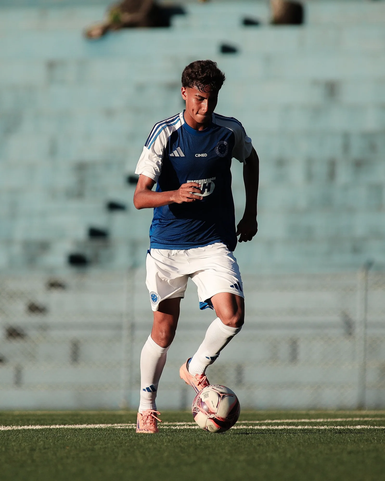 Bernardo Cruz assina com o Cruzeiro até 2029 e tem multa de 100 milhões de euros