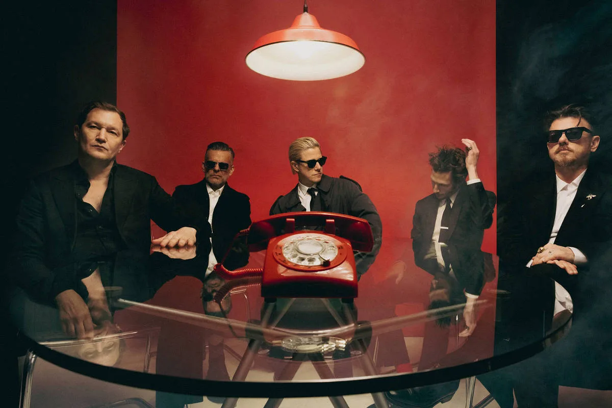 Interpol explora novas texturas e amplia a paleta sonora no oitavo álbum