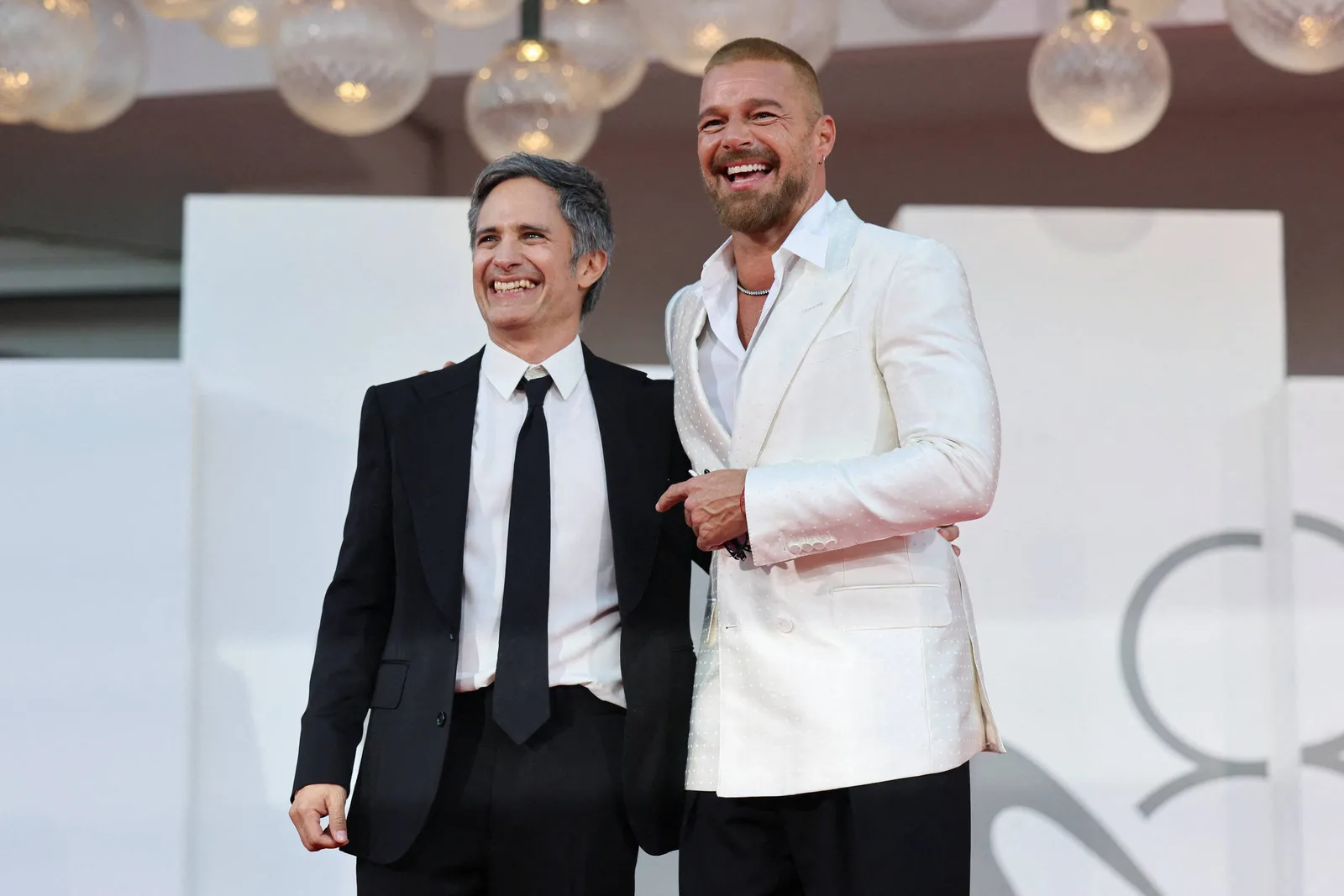 Ricky Martin produz e atua em filme dirigido por Gael García Bernal em Veneza