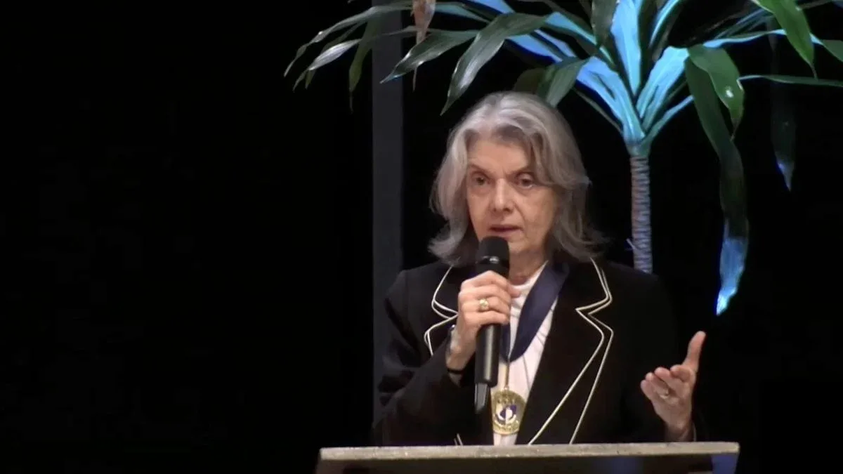 Cármen Lúcia defende liberdade de imprensa como pilar da democracia