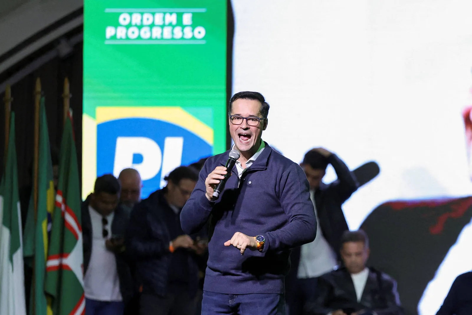 TRE-PR restringe documentos e envia caso ao Ministério Público após pedido de Zanin