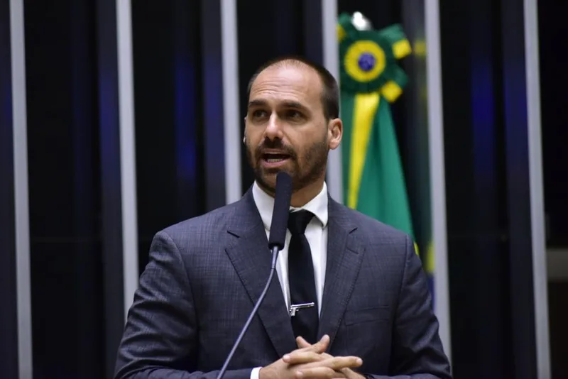Eduardo Bolsonaro prevê sanções dos EUA a ministros do STF em caso de interferência eleitoral
