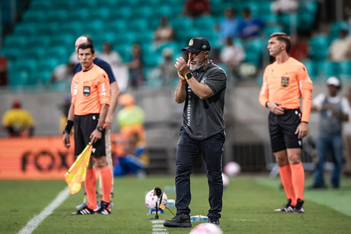 Guanaes aponta falhas no primeiro tempo e defende Reinaldo após derrota do Mirassol
